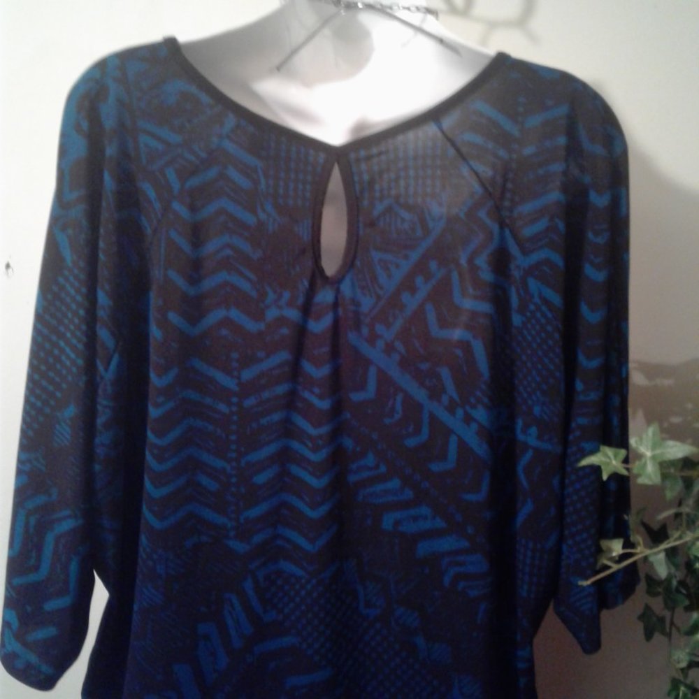 Lavish Green and Black Geometric Print Tun SOLD - Picture 3 of 4
